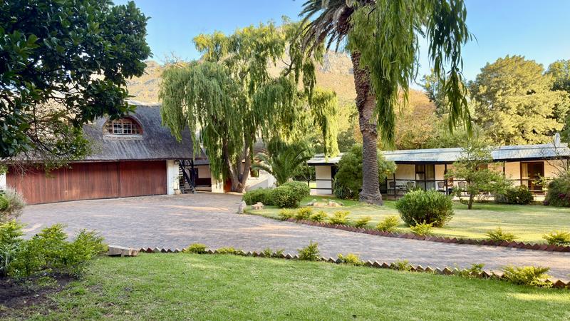 9 Bedroom Property for Sale in Hout Bay Western Cape